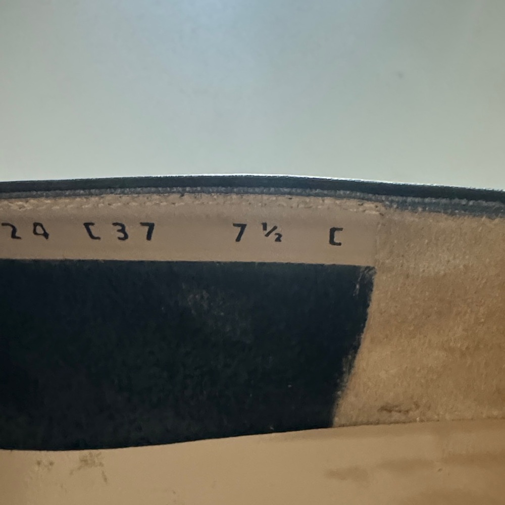Salvatore Ferragamo Boutique Women's Navy & White Leather Loafers 7.5 - Picture 6 of 11
